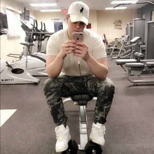 Meet your Posher, Gilligan